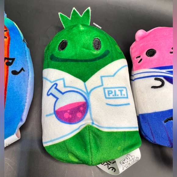 Cats vs. Pickles- Set of three bean plush toys - Picture 3 of 8